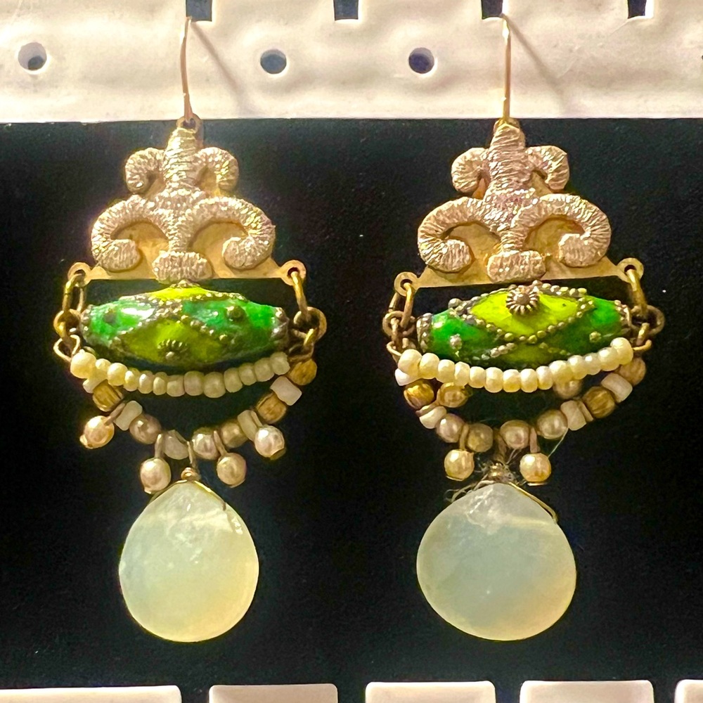 Super cute handmade dangle style beaded earrings